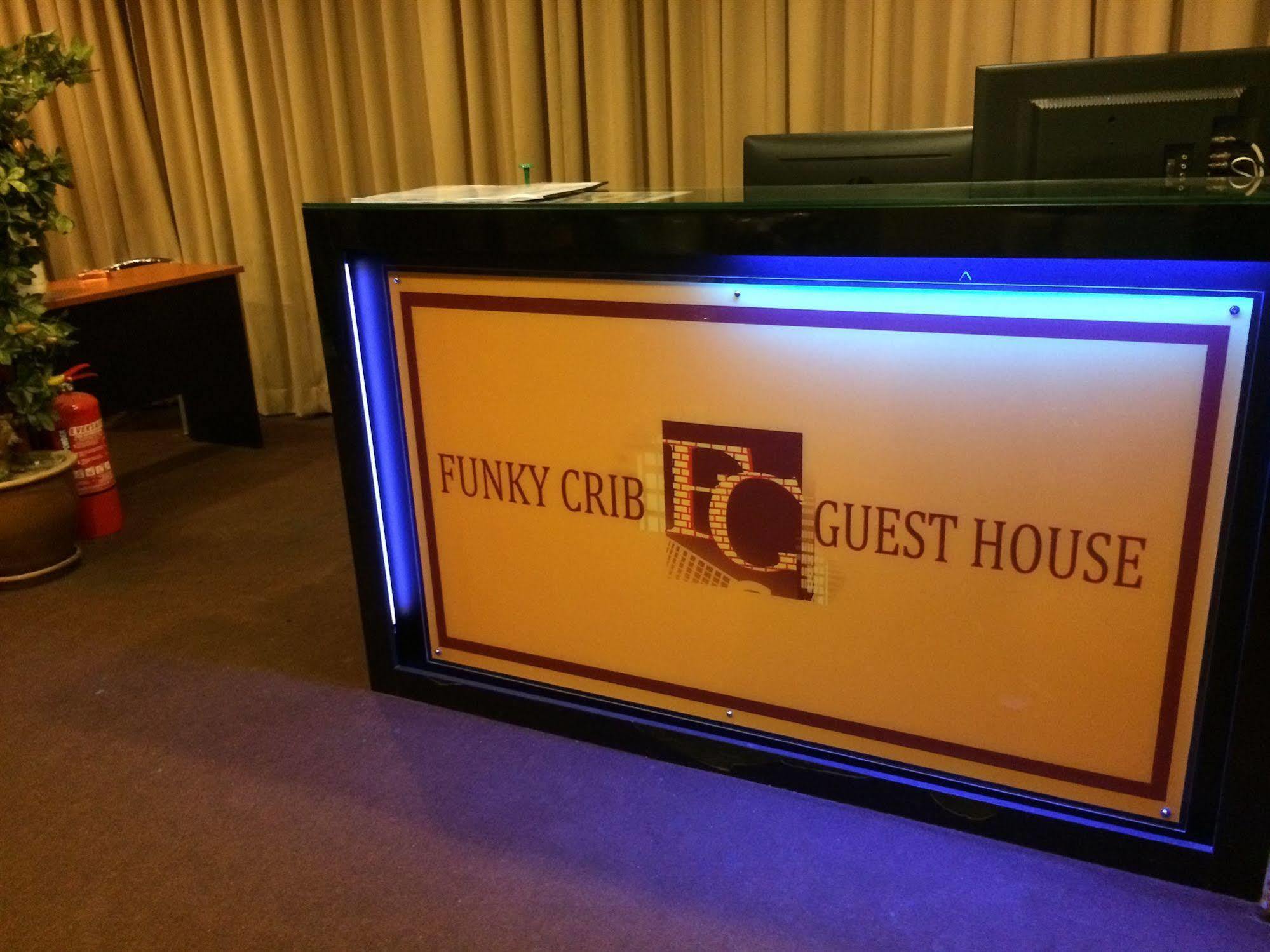 Funky Crib Hotel 쿠알라룸푸르 외부 사진